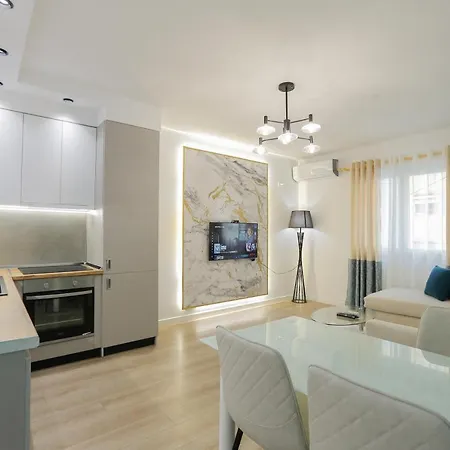 Miku Apartment-dreamy At Wilson Square Tirana